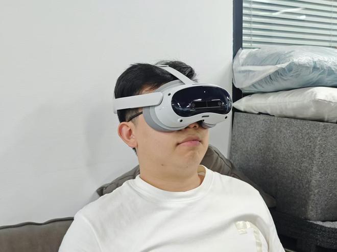 4299元！PICO 4 Ult火狐体育电竞比赛报道ra体验：最亲民的MR一体机(图12)